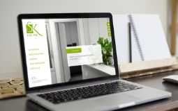 Darstellung der Steuerkanzlei-Esche-Webseite auf einem PC-Bildschirm