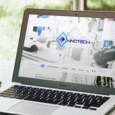 Darstellung der INNOTECH-Startseite auf einem Laptop-Bildschirm