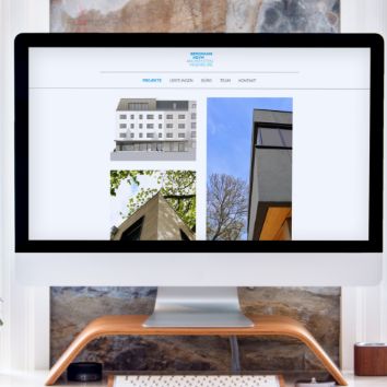 Darstellung der Bergmann-Heym-Webseite auf einem PC-Monitor