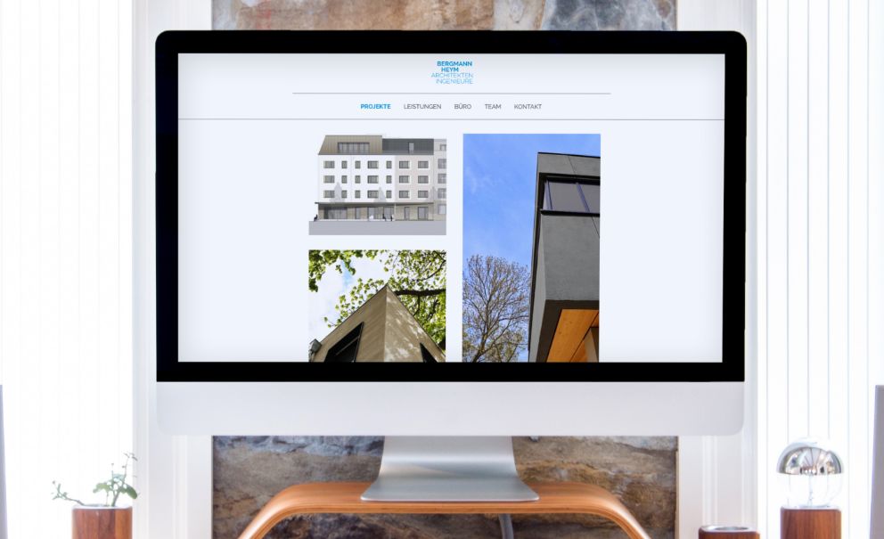 Darstellung der Bergmann-Heym-Webseite auf einem PC-Monitor