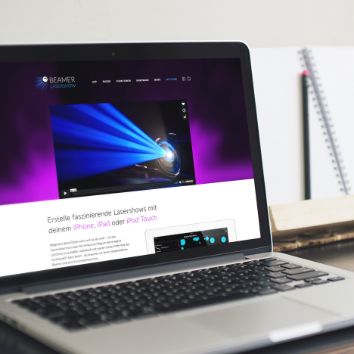 Darstellung der beamerlasershow-Webseite auf einem Laptop-Bildschirm